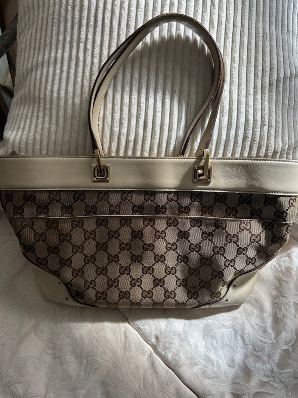 7006. Authentic Gucci Beige and Brown GG Monogram Tote with COA. - Picture 5 of 16